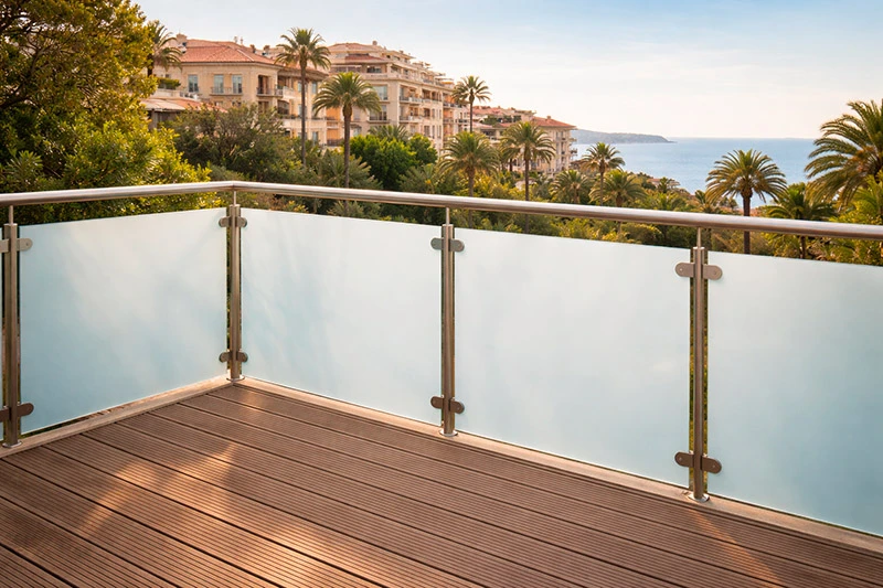 Gardes corps en verre, inox et alu pour terrasse, balcon ou escalier